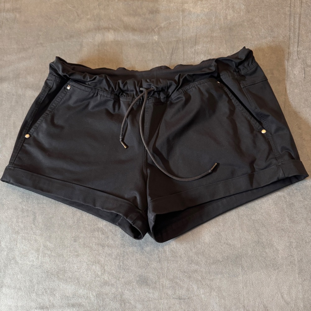 Lululemon Womens Spring Break Away Shorts 8-10 Black Drawstring Cuffed Active
